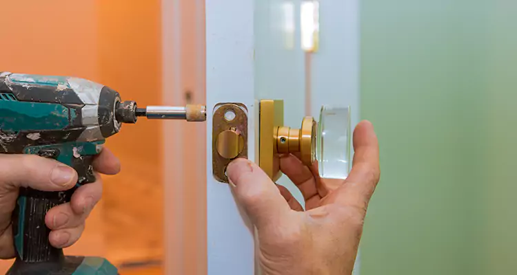 Broken Door Knob Fix in Lake Worth, FL