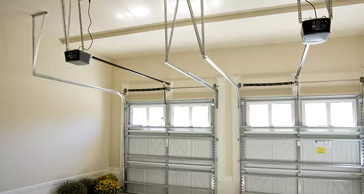 Residential Emergency Garage Door Repair in Lake Worth, FL