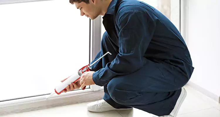 Window Glass Caulk Repair in Lake Worth, FL